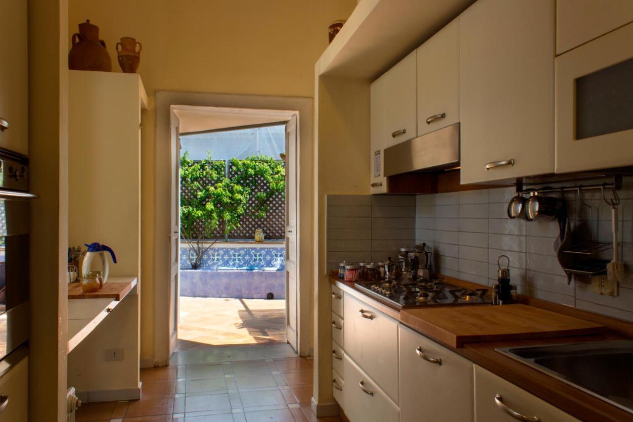 Dimora Dei Giganti Apartment Napoli Bagian luar foto